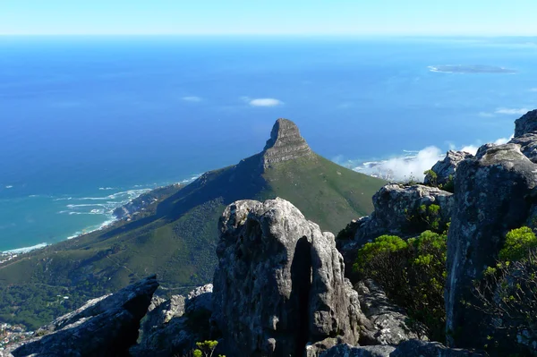 Aslanlar kafa ve cape town, Güney Afrika, tablo dağın tepesinden görüntüleyin. — Stok fotoğraf