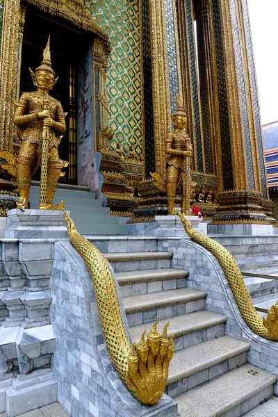 Statuer på Wat Phra-Kaew Grand Palace Bangkok Thailand - Stock-foto