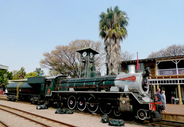 Ångtåg på att avvika från huvudstaden park station i pretoria, Sydafrika — Stockfoto