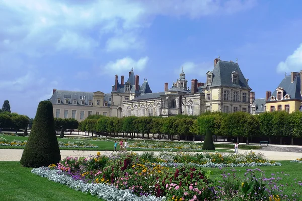 Ogrody hotelu chateau de fontainebleau pod Paryżem — Zdjęcie stockowe