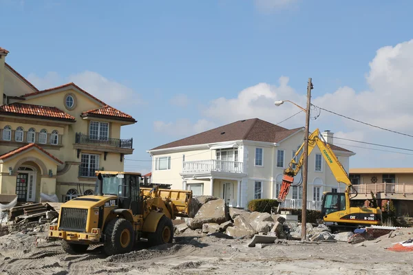 Rebuilding continues in devastated area four months after Hurricane Sandy on February, 28, 2013 in Far Rockaway, NY — Stock Photo, Image