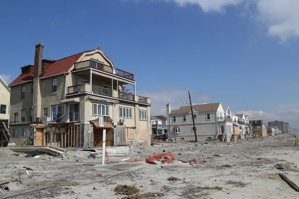 Destroyed beach houses four months after Hurricane Sandy on February, 28, 2013 in Far Rockaway, NY — Stock Photo, Image