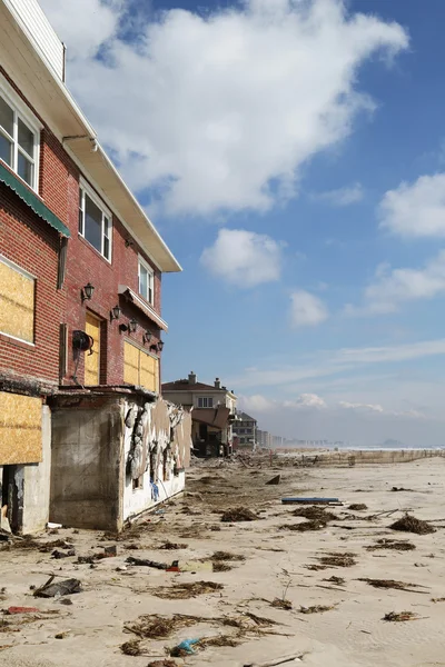 Propiedad de playa destruida en venta en área devastada cuatro meses después del huracán Sandy el 28 de febrero de 2013 en Far Rockaway, NY —  Fotos de Stock