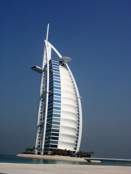 Hotel de siete estrellas Burj Al Arab en Dubai, Emiratos Árabes Unidos — Foto de Stock