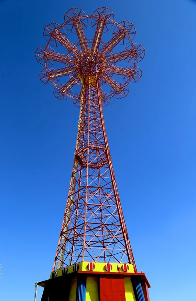 Fallskärm hopptorn - berömda Coney Island landmärke i Brooklyn — Stockfoto