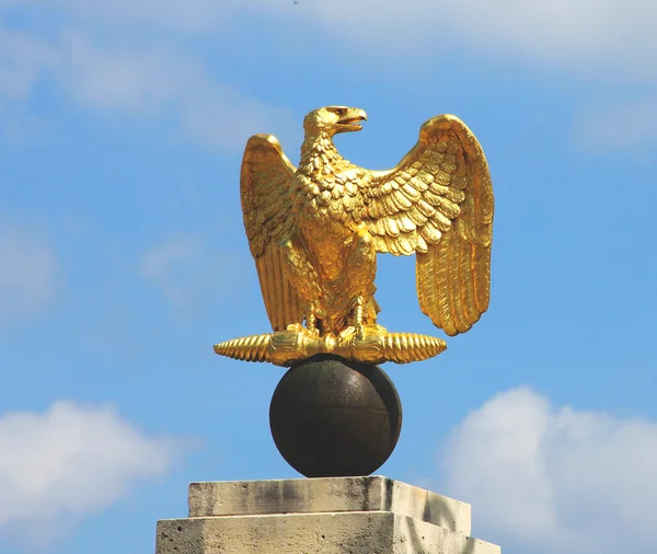 Águia de Napoleão dourado — Fotografia de Stock
