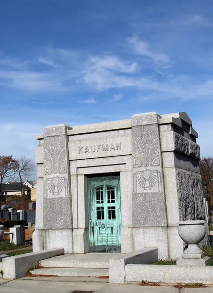 Mausoléu no cemitério judaico de Washington em Brooklyn, Nova Iorque — Fotografia de Stock