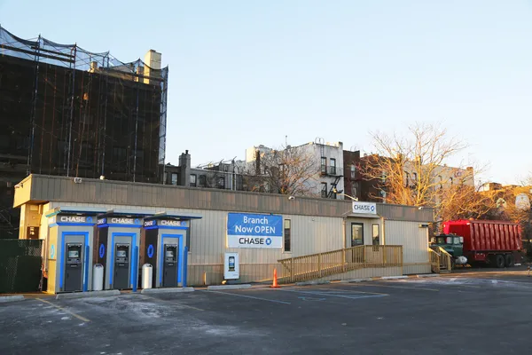 JP Morgan Chase filiale bancaria temporanea situato nel parcheggio durante la ricostruzione dopo i danni causati dall'uragano Sandy — Foto Stock