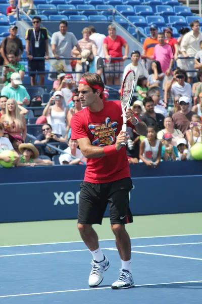 Sedmnáct případů, kdy grand slam šampion roger federer postupy pro nás otevřené na billie jean Kingová Národní tenisové centrum — Stock fotografie