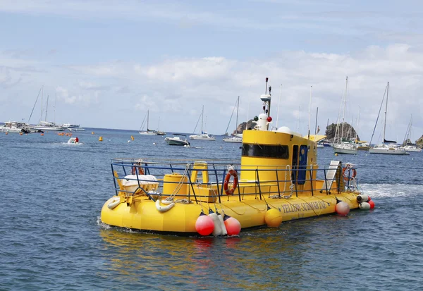 Gelbes U-Boot in gustavia marina, st. barths — Stockfoto