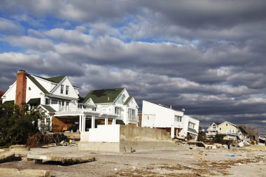 Kasırga far rockaway, ny kumlu topraklarda sahil evi yok etti