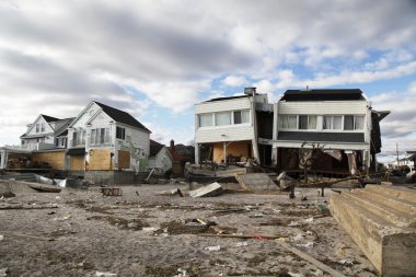 Kasırga far rockaway, ny kumlu topraklarda sahil evi yok etti