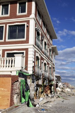 Kasırga far rockaway, ny kumlu topraklarda sahil evi yok etti