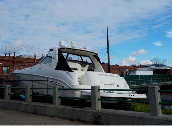 Large boat washed almost to sidewalk in the aftermath of Hurricane Sandy — Stock Photo, Image