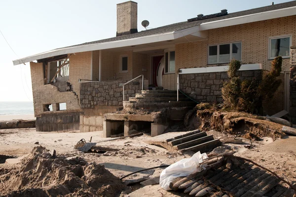 Casa de playa destruida tras el huracán Sandy en Far Rockaway, NY — Foto de Stock