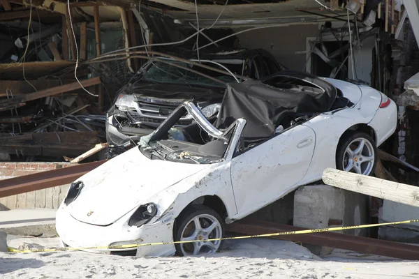 Destroyed car in the aftermath of Hurricane Sandy in Far Rockaway, NY — Stock Photo, Image