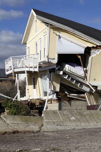 Förstörde strandhus i efterdyningarna av orkanen sandstranden i långt rockaway, ny — Stockfoto