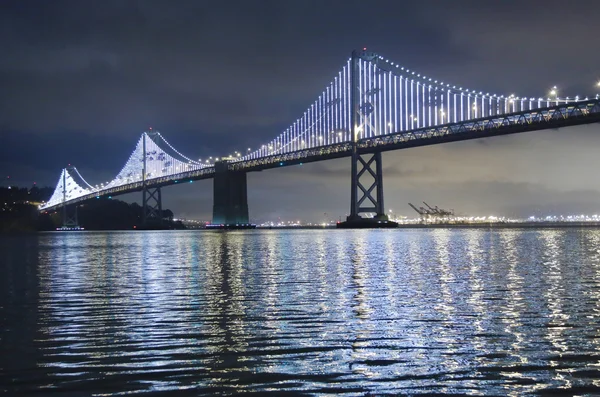 Φωτισμένη γέφυρα κόλπο στο Σαν Φρανσίσκο — Φωτογραφία Αρχείου