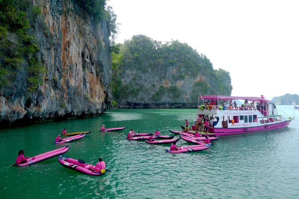 Popular sea canoe tour in Phang Nga Bay, Thailand — Stock Photo, Image