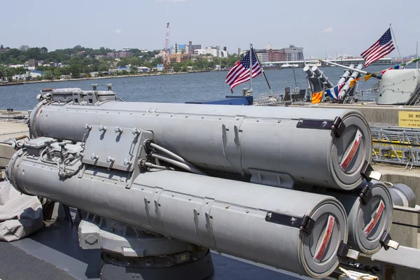 Torpeder på oss navy jagare under flottan vecka 2012 — Stockfoto