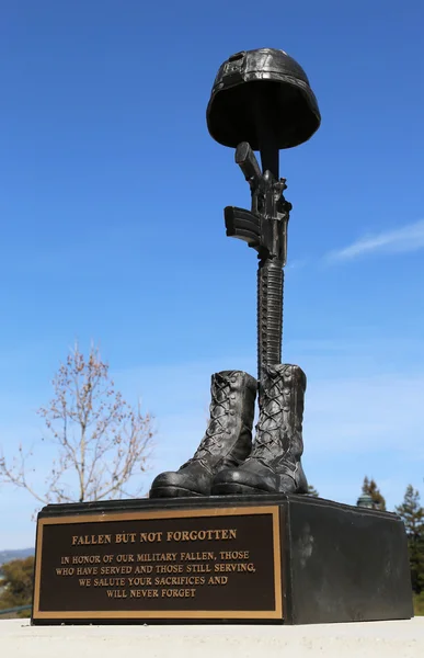 Anıtın üzerinde düşmüş asker onuruna veterans memorial park, Napa şehir hayatında Irak ve Afganistan'daki kaybetti