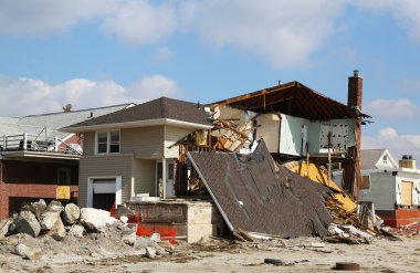 Beach house kasırga far rockaway, ny kumlu üç ay sonra yok etti.