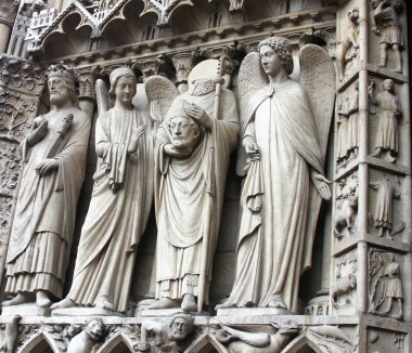 St denis kestiğini, notre dame Katedrali için ana giriş sol tarafında görülen