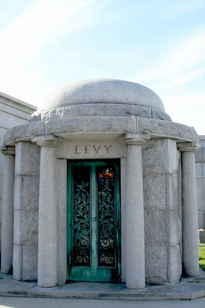 Mausoleum at the Washington Jewish cemetery in Brooklyn, New York — Stock Photo, Image