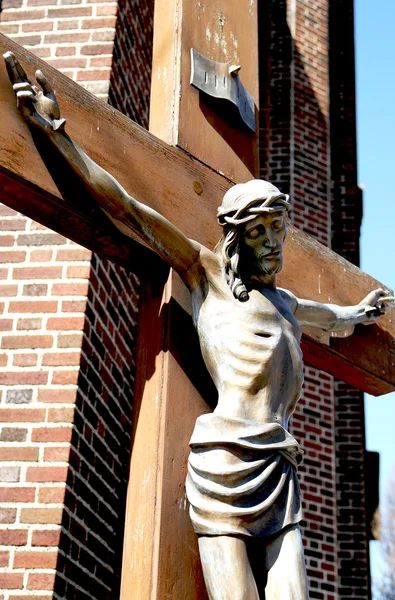 青銅色の彫像のイエス ・ キリストの十字架 — ストック写真