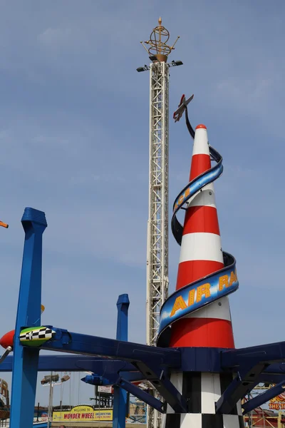 Coney Island hava yarış ride luna Parkı — Stok fotoğraf