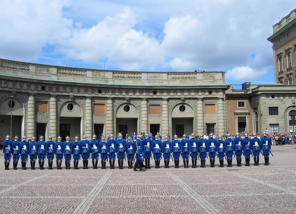 改变皇家卫兵在瑞典斯德哥尔摩举行的仪式上 — 图库照片