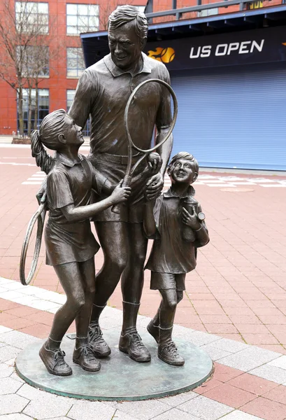 Estatua de tenis en el Billie Jean King National Tennis Center en Flushing, NY —  Fotos de Stock