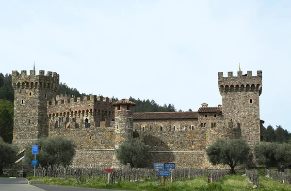 Castello di amorosa winnicy w dolinie napa. — Zdjęcie stockowe