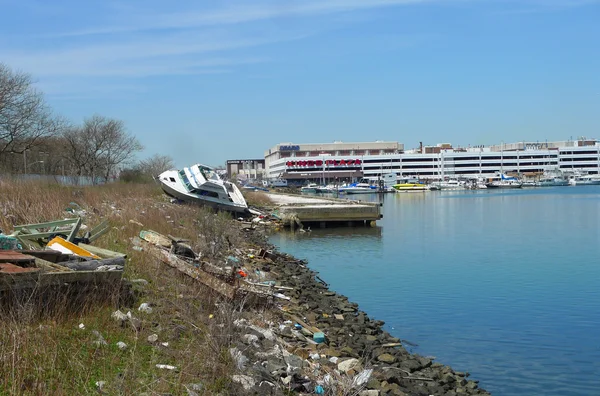 Boat cast ashore in the aftermath of Hurricane Sandy six months after storm — Stock Photo, Image