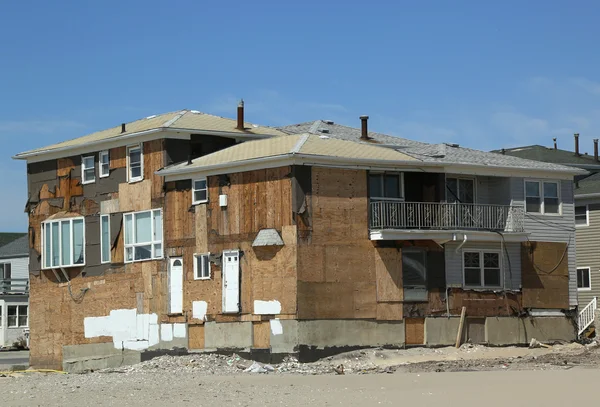 Case sulla spiaggia distrutte in un'area devastata sei mesi dopo l'uragano Sandy — Foto Stock