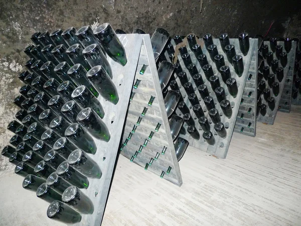 Champagne bottles stored in Schramsberg cellar during riddling — Stock Photo, Image