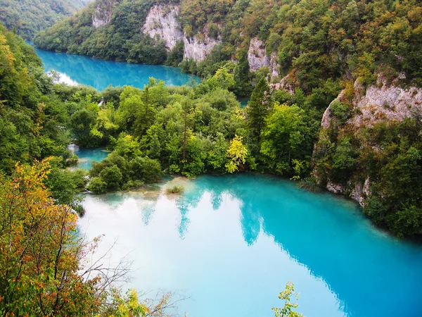 Die schönen Seen Kaskade im Plitvicer Nationalpark, Kroatien — Stockfoto