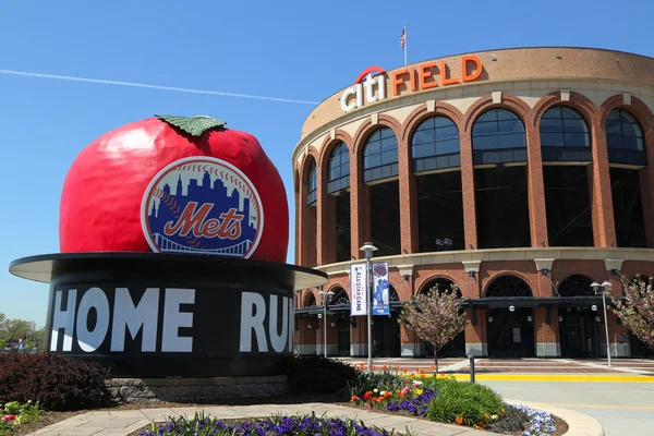 シティ フィールド、メジャー リーグ野球チーム「ニューヨーク ・ メッツ フラッシュ ny でのホーム. — ストック写真