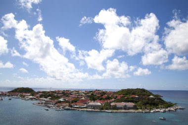 st, gustavia limanının havadan görünümü barts