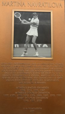 Martina navratilova plak bize açık şampiyonu, billie jean king mahkeme Ulusal Tenis Merkezi