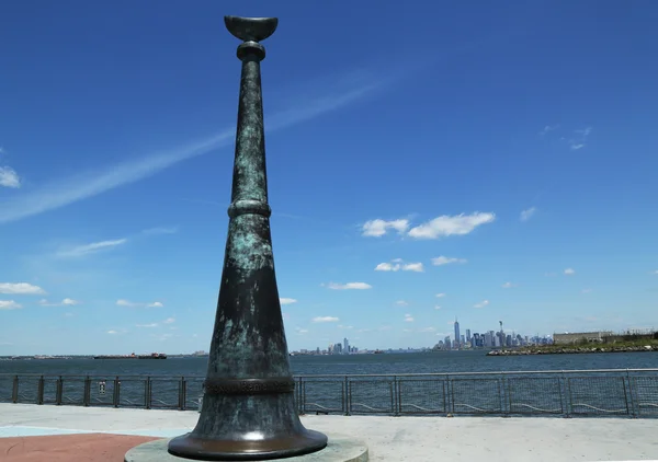 "Brooklyn recuerda "memorial del 11 de septiembre ubicado en el muelle 69 Street y con vistas al World Trade Center — Foto de Stock