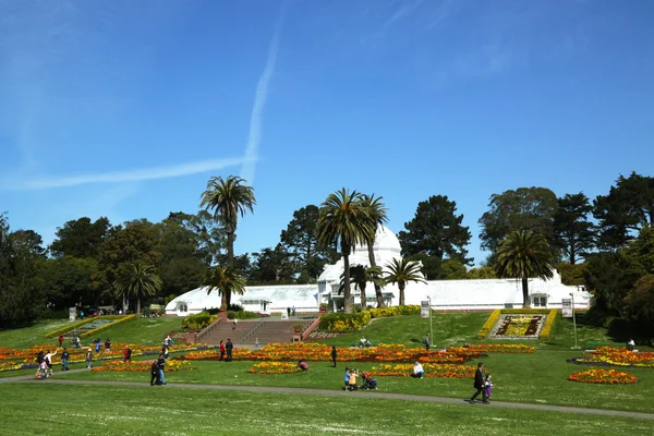 O prédio do Conservatório de Flores no Golden Gate Park em São Francisco — Fotografia de Stock