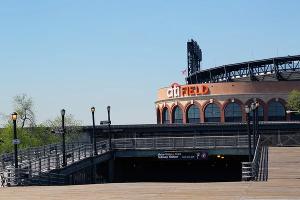 Citi Field, home of major league baseball team the New York Mets and Line 7 Subway entrance — Stock Photo, Image