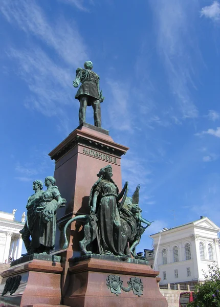 Statua dell'Imperatore Alessandro II di Russia di fronte alla Cattedrale di Helsinki a Helsinki, Finlandia — Foto Stock