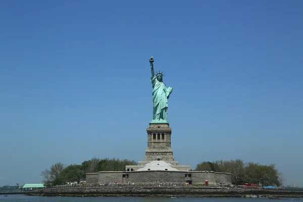 La Estatua de la Libertad se cerró por reparación después del huracán Sandy — Foto de Stock