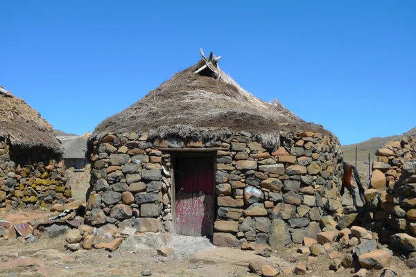 Traditional style of housing in Lesotho at Sani Pass at altitude of 2 874m — Stock Photo, Image