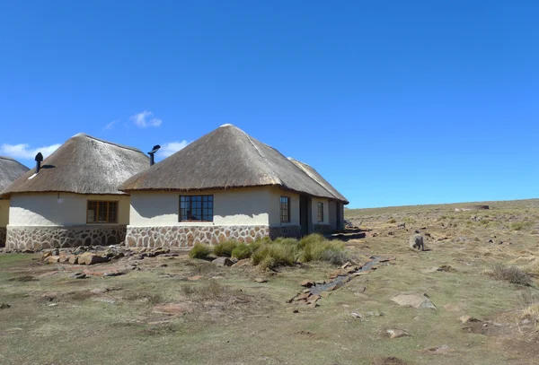 Traditionell stil av bostäder i lesotho på sani pass på höjd av 2 874m — Stockfoto