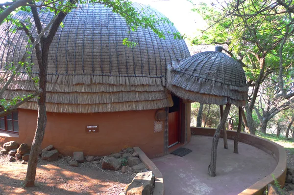 Otel odasında shakaland zulu Köyü, Güney Afrika — Stok fotoğraf