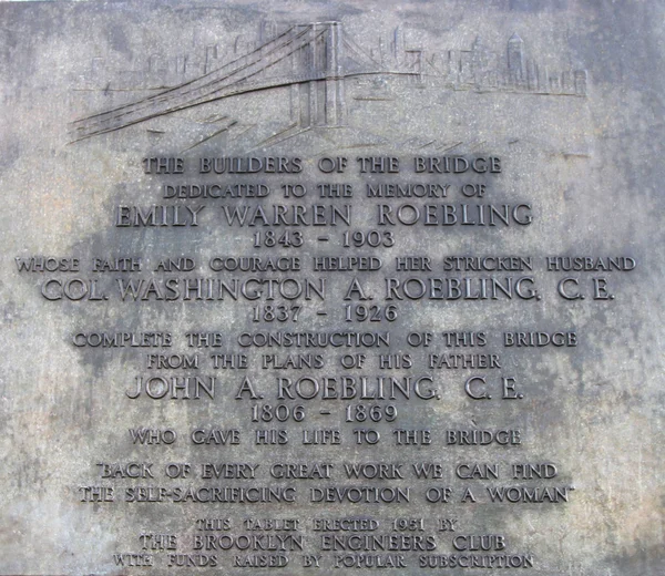 Sign at the Brooklyn Bridge in the memory of Roebling Family — Stock Photo, Image