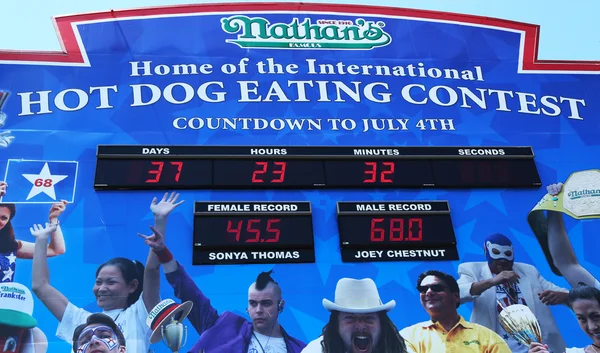 De Nathan's hotdog eten wedstrijd countdown klok — Stockfoto
